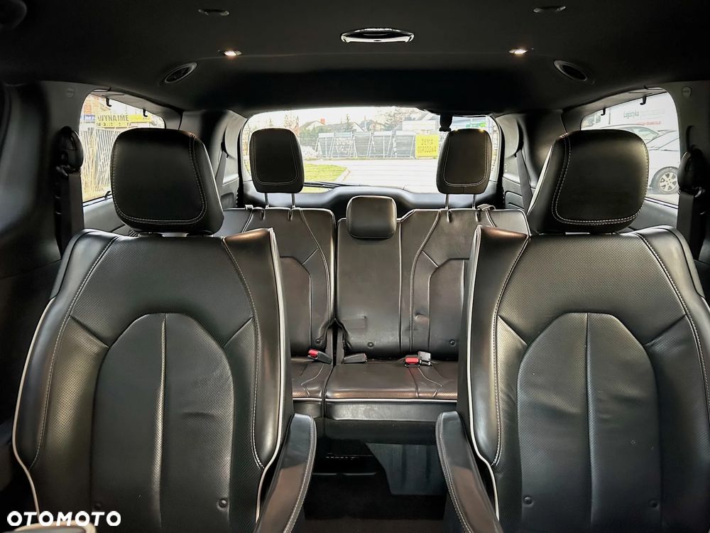 Chrysler Pacifica - 26