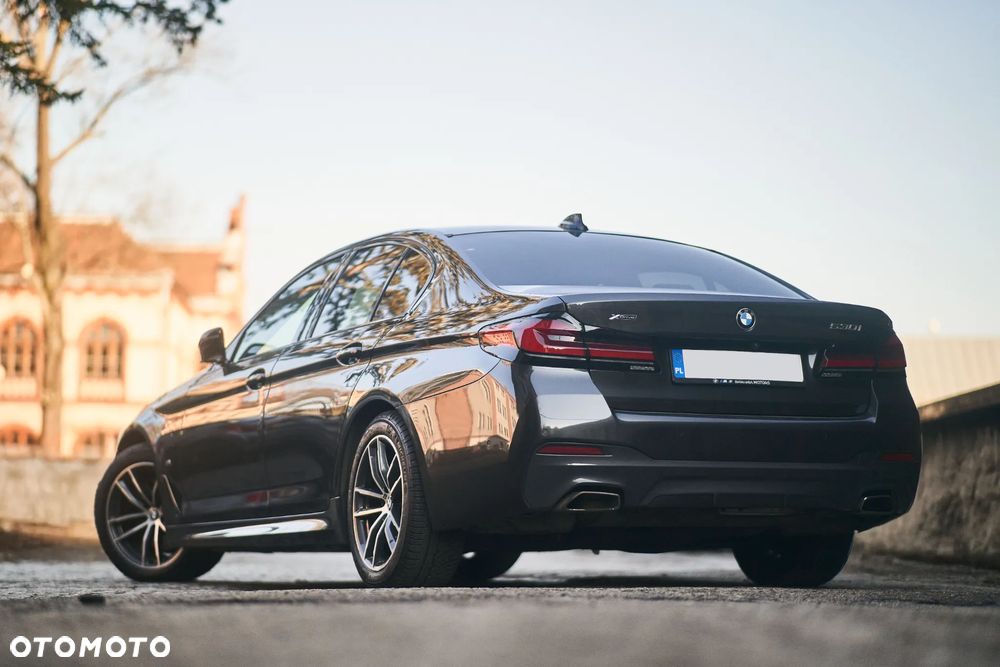 BMW Seria 5 530i xDrive M Sport Edition - 3