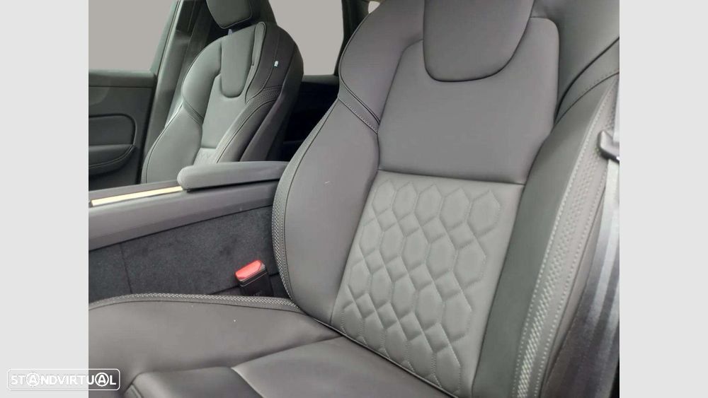 Volvo XC 60 2.0 T6 PHEV Plus Dark AWD - 17