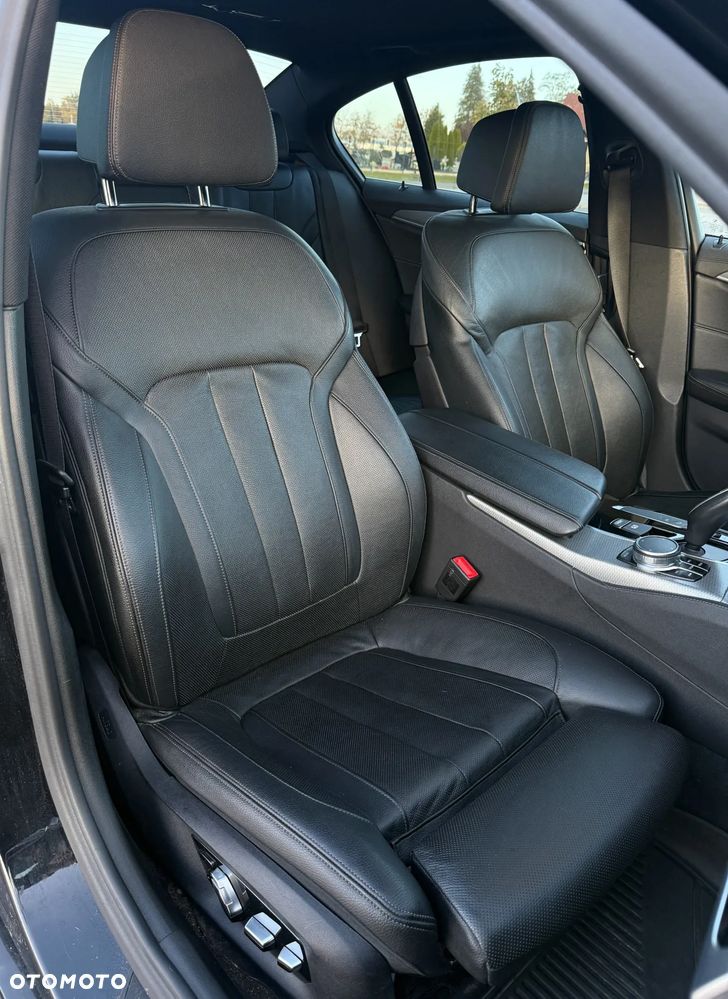BMW Seria 5 530i xDrive M Sport Edition - 14