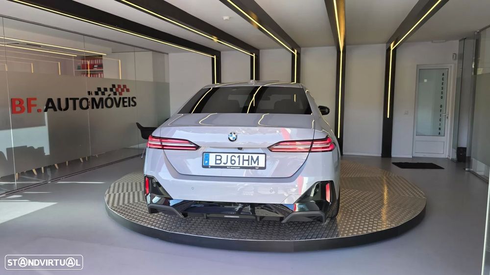 BMW 520 d Pack Desportivo M - 8