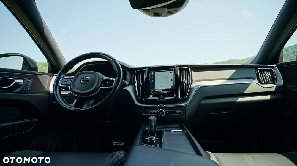 Volvo XC 60 B4 D AWD R-Design - 29