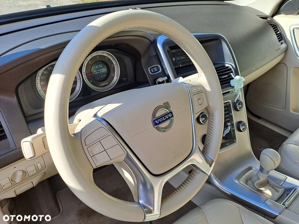Volvo XC 60 D3 Momentum - 9