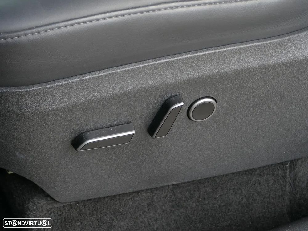 Tesla Model Y Performance Tração Integral - 27