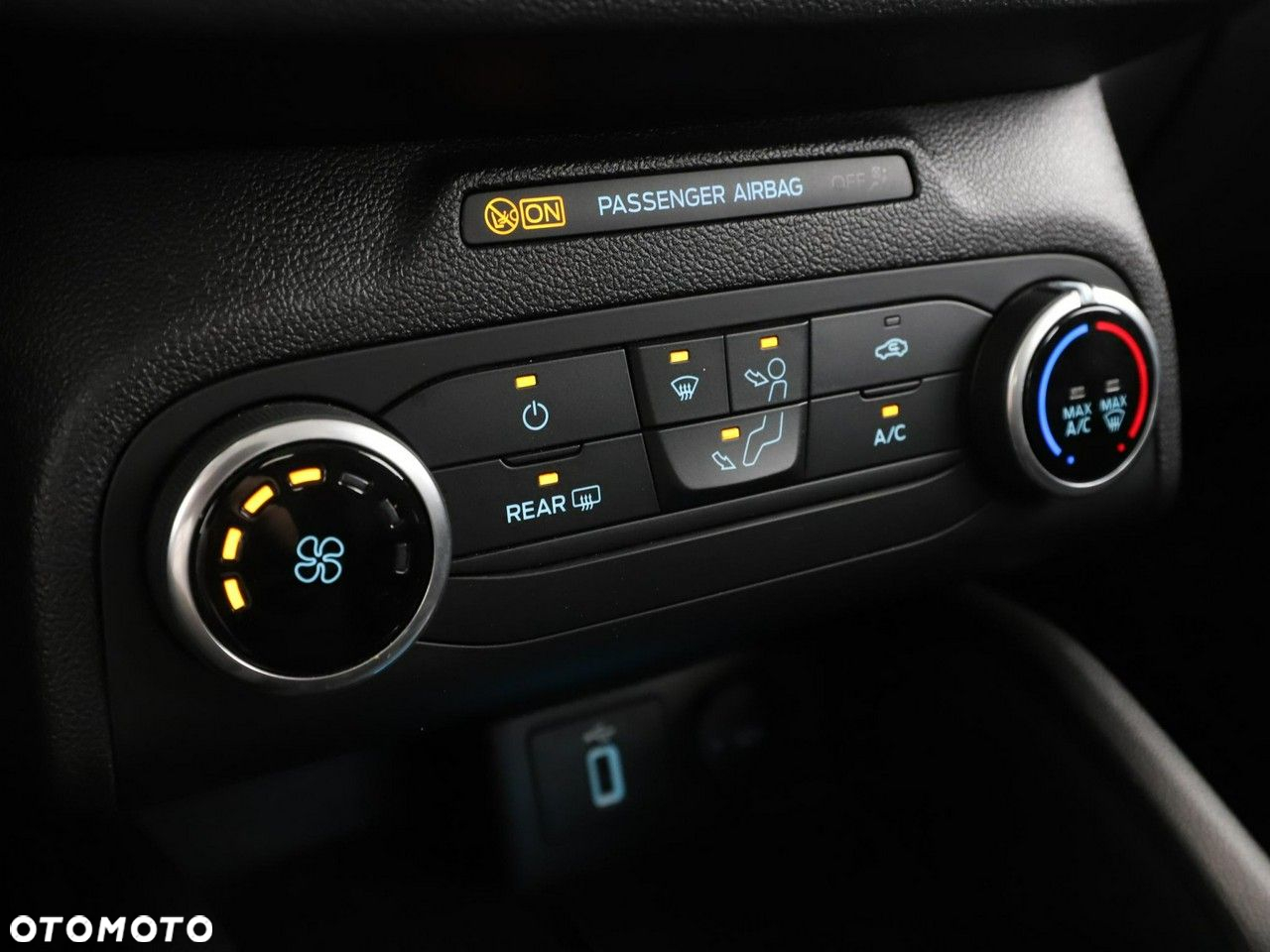 Ford Focus 1.5 EcoBlue Start-Stopp-System COOL&CONNECT - 27