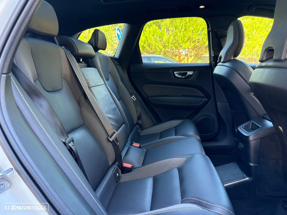 Volvo XC 60 2.0 T6 PHEV R-Design AWD - 28
