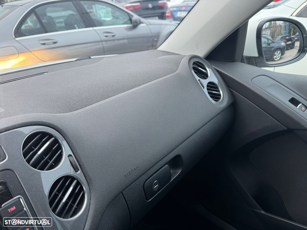VW Tiguan 2.0 TDi Sport BlueMotion - 21