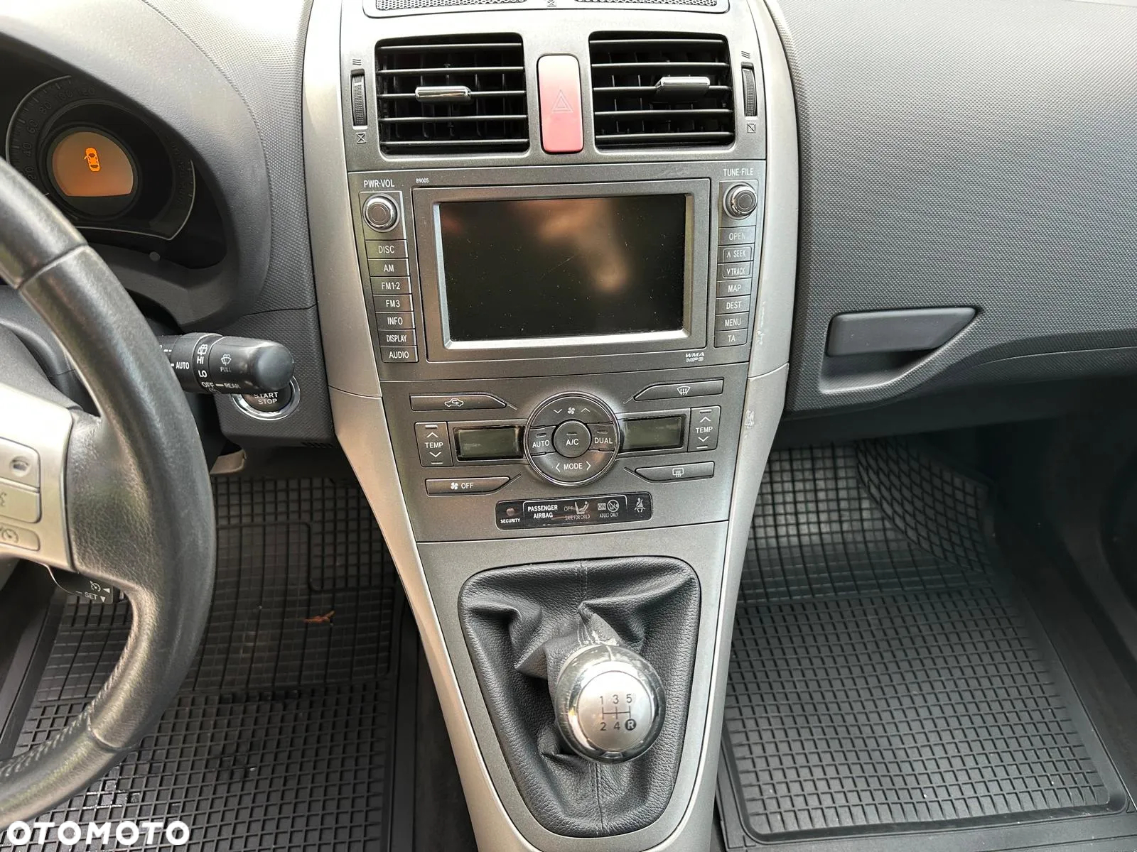 Toyota Auris 1.6 VVT-i Terra Start - 12