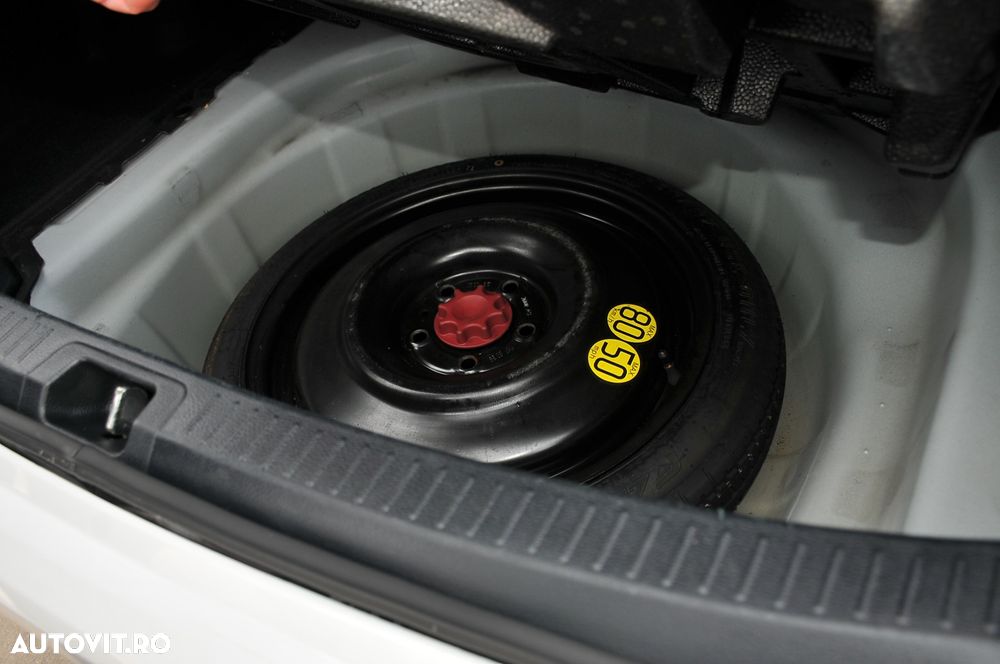 Toyota Corolla 1.8 HSD Business - 32