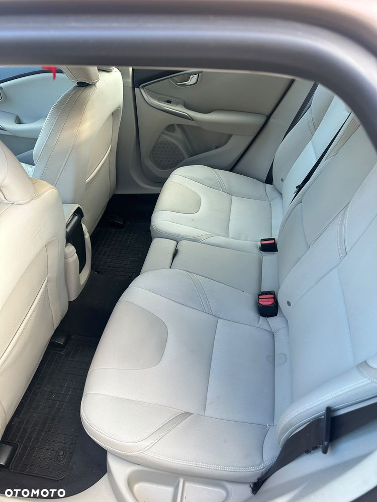 Volvo V40 D3 Summum - 14