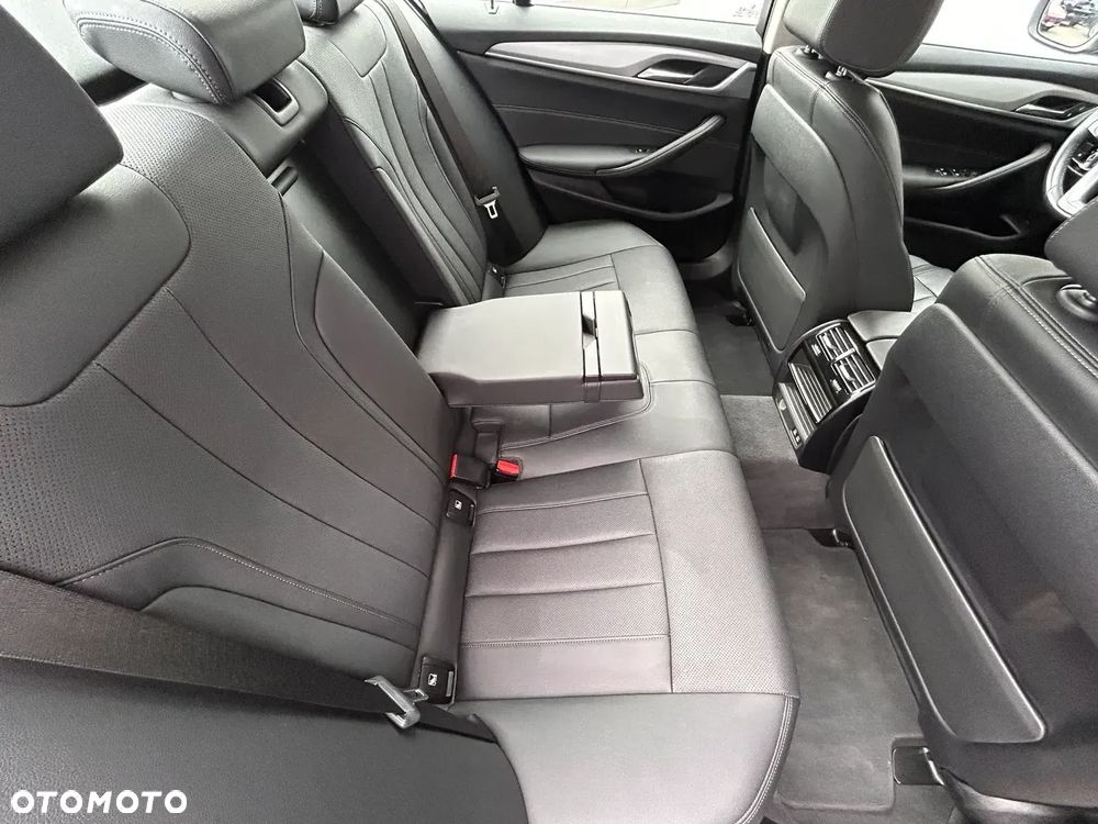 BMW Seria 5 520d xDrive MHEV - 22