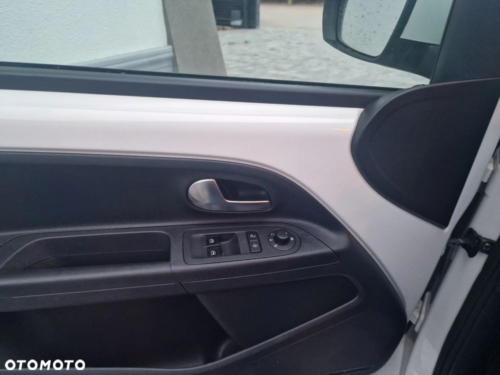 Volkswagen up! - 17