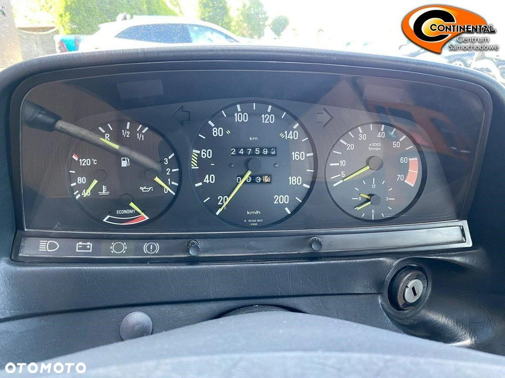 Mercedes-Benz W123 - 12