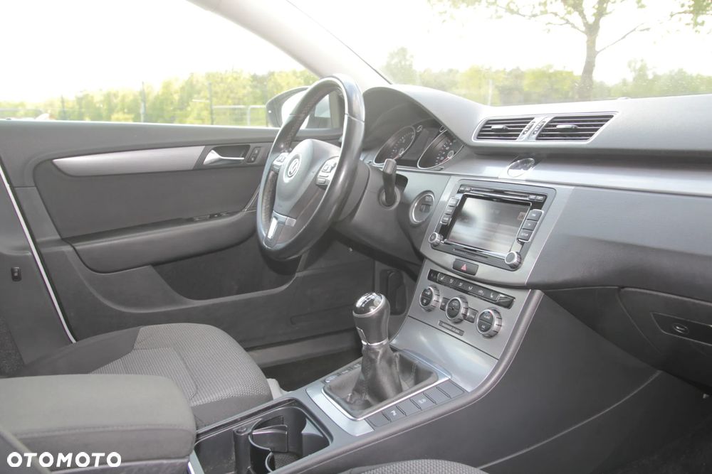 Volkswagen Passat 2.0 TDI Comfortline - 14