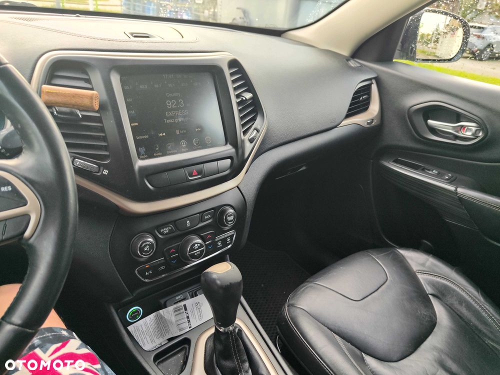 Jeep Cherokee - 4