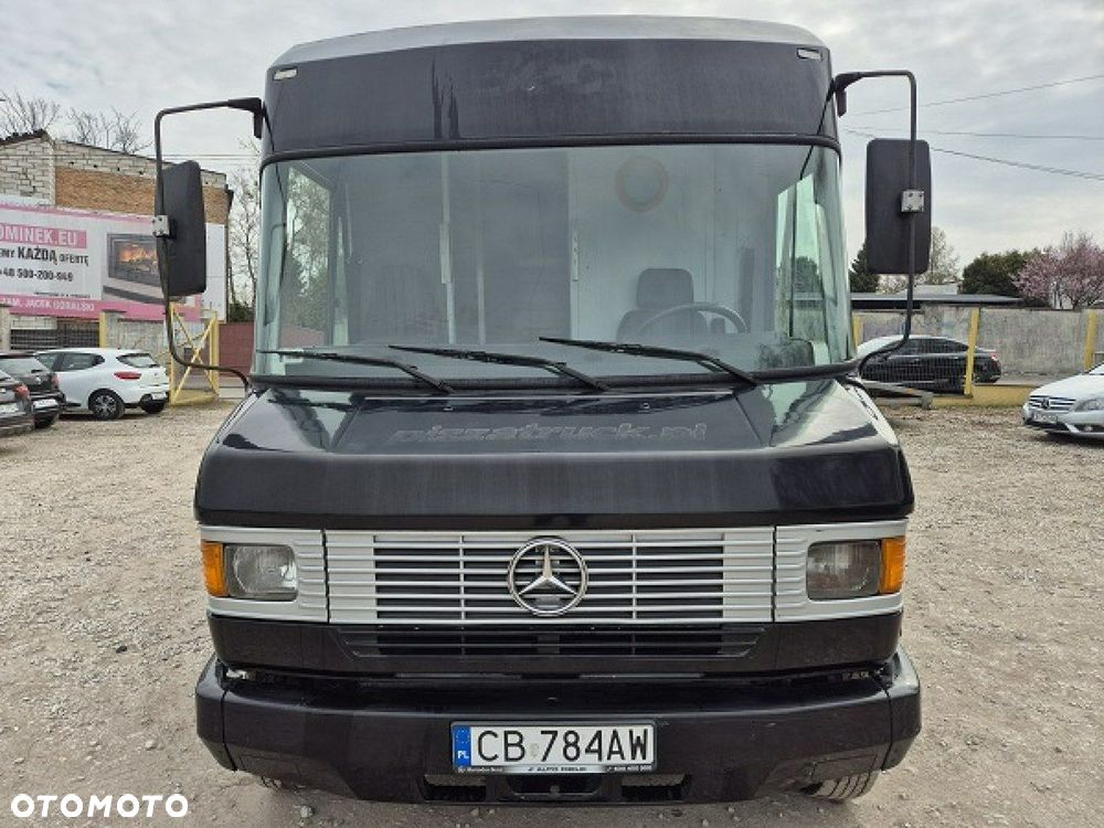 Mercedes-Benz 609 - 6