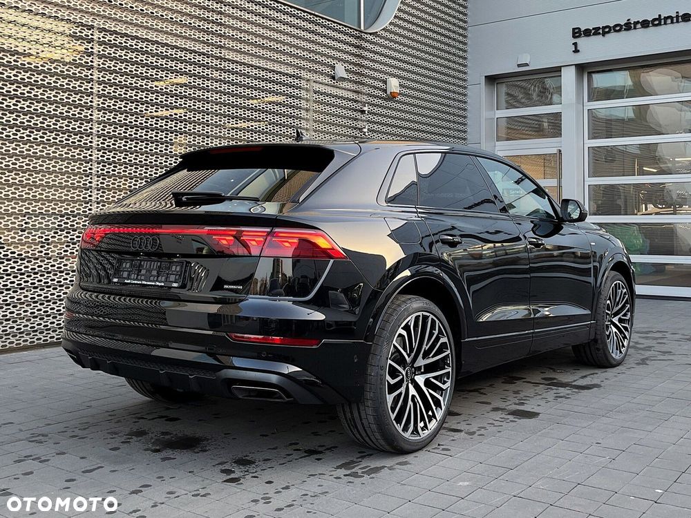 Audi Q8 - 8
