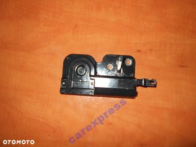 VW TOUAREG VW T5 ZAMEK KLAPY BAGAŻNIKA 7L0827511C - 1