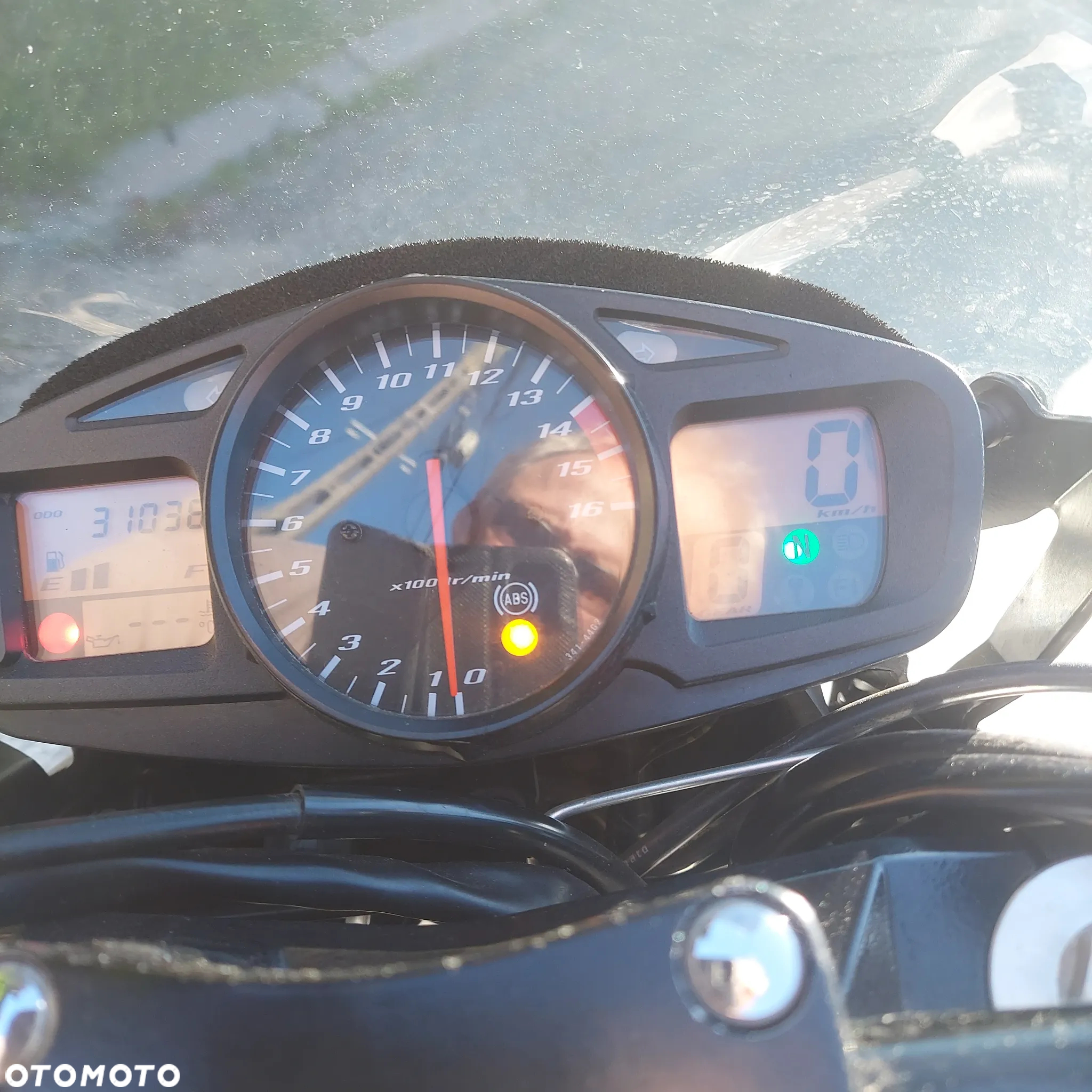 Suzuki GSR - 4