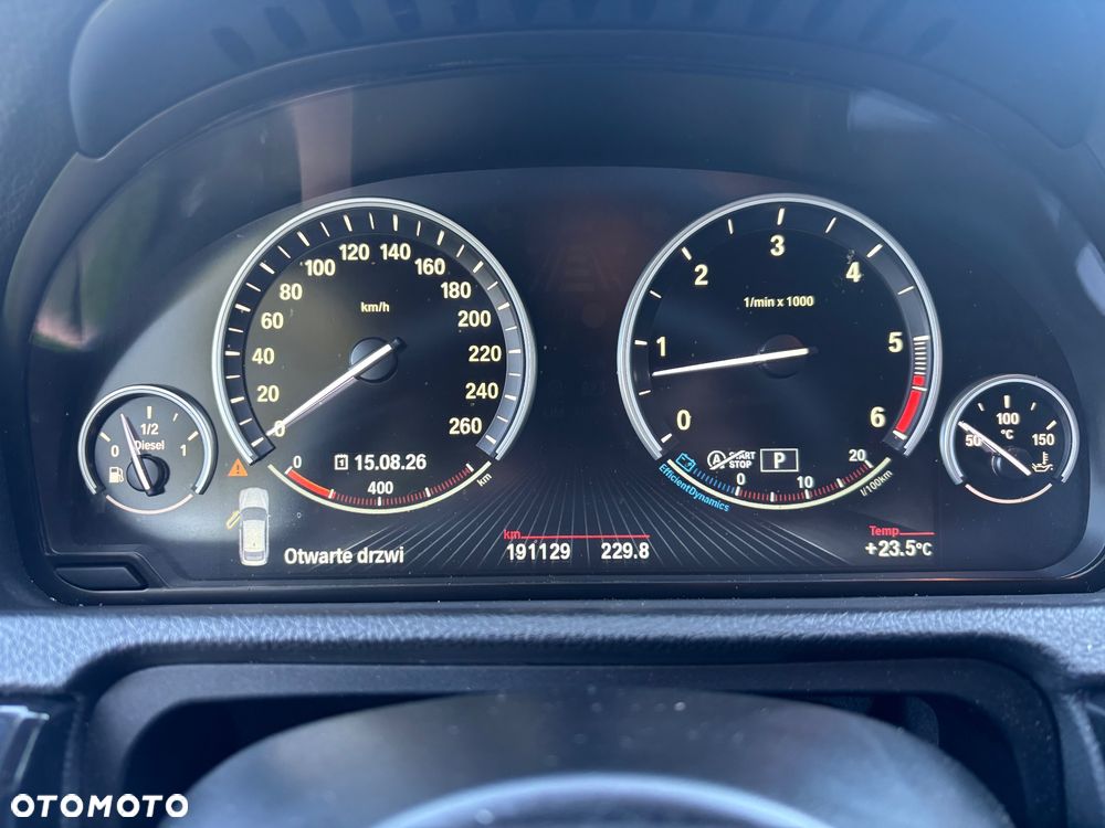 BMW Seria 5 530d xDrive - 14