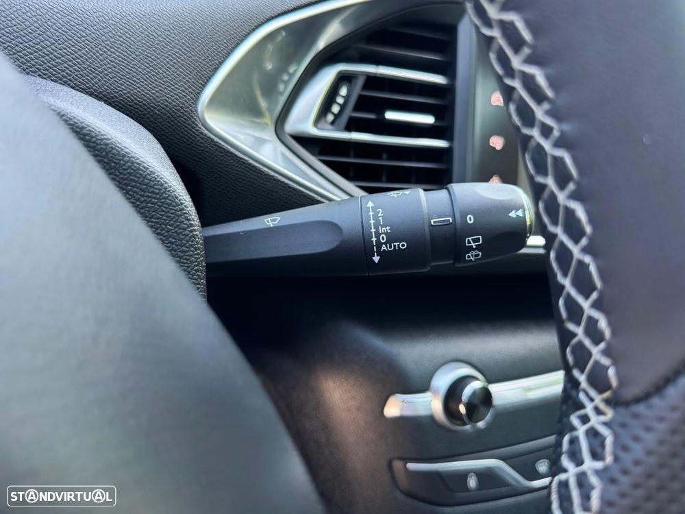 Peugeot 308 1.2 PureTech Allure Full LED - 20