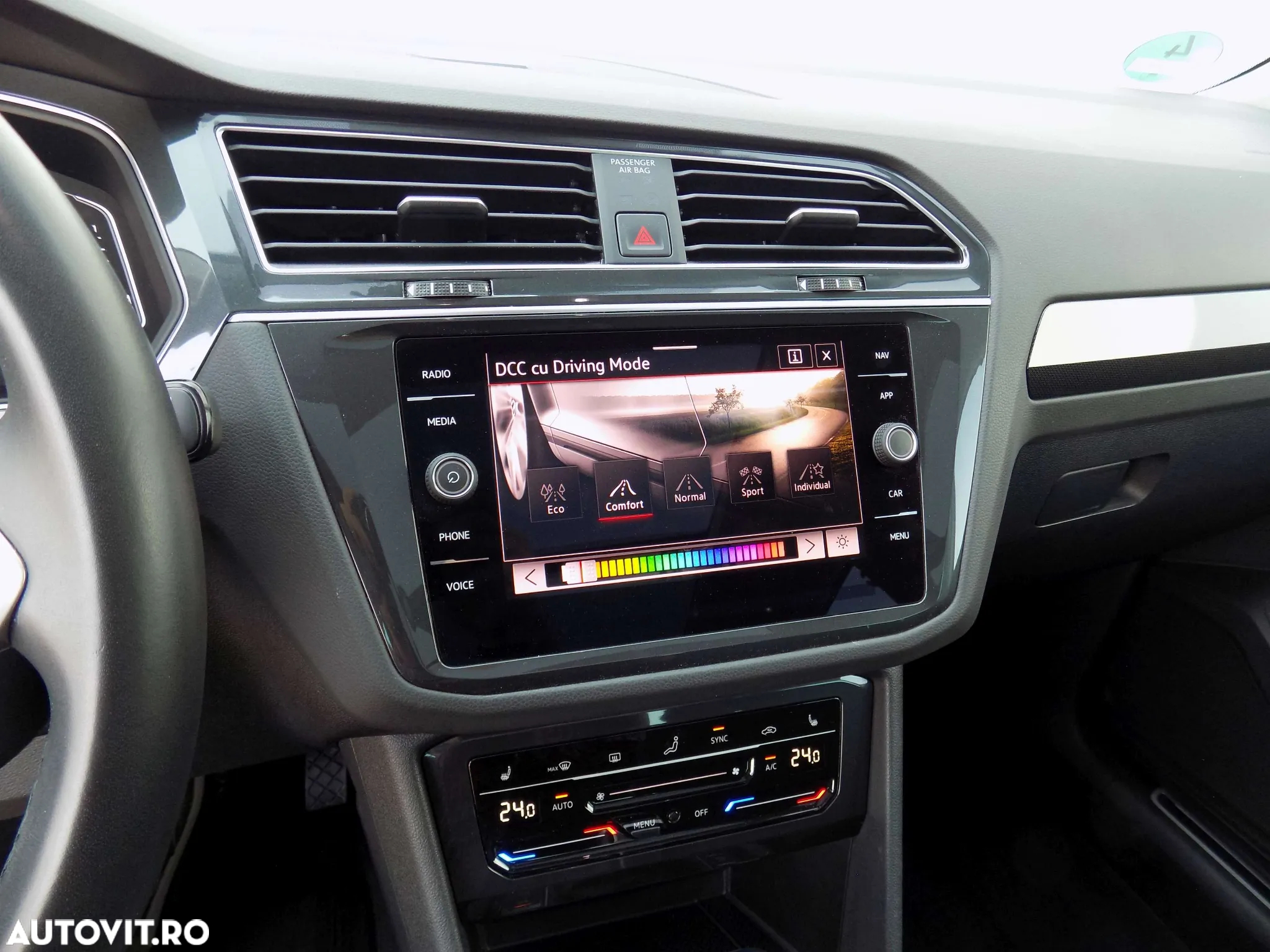 Volkswagen Tiguan 2.0 TDI SCR 4MOTION DSG Elegance - 22