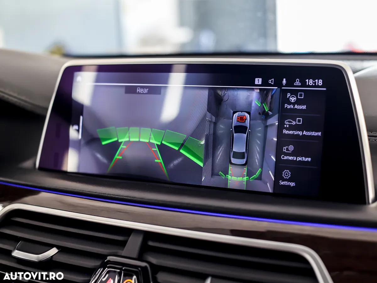 BMW Seria 7 750Li xDrive - 14