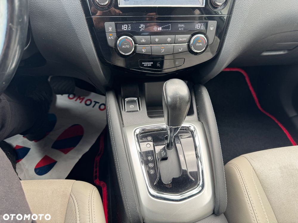 Nissan Qashqai 1.6 DCi Xtronic TEKNA - 16