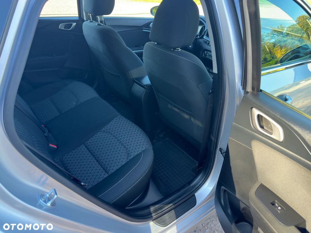 Kia Ceed - 10