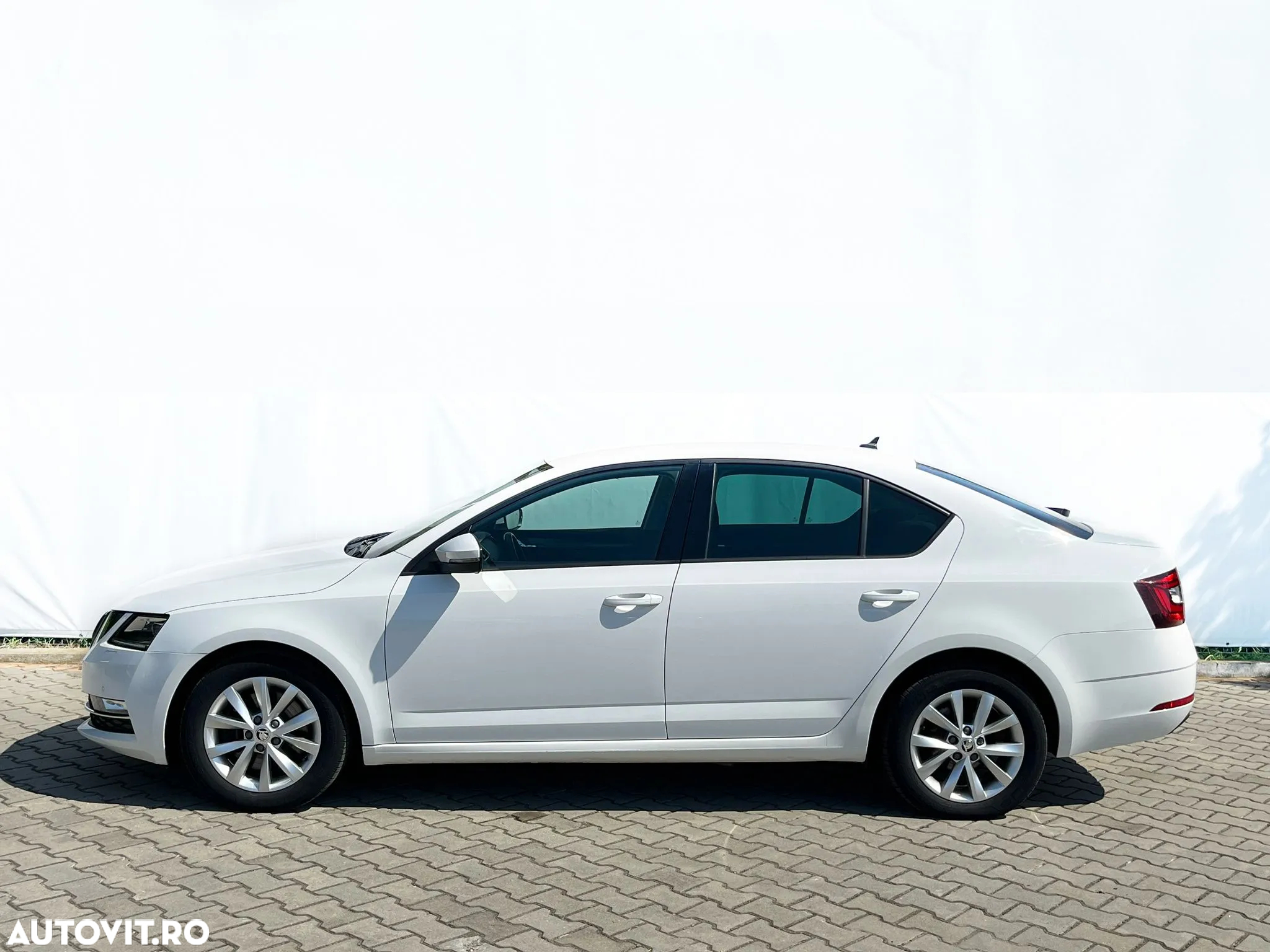 Skoda Octavia 2.0 TDI DSG Style - 3