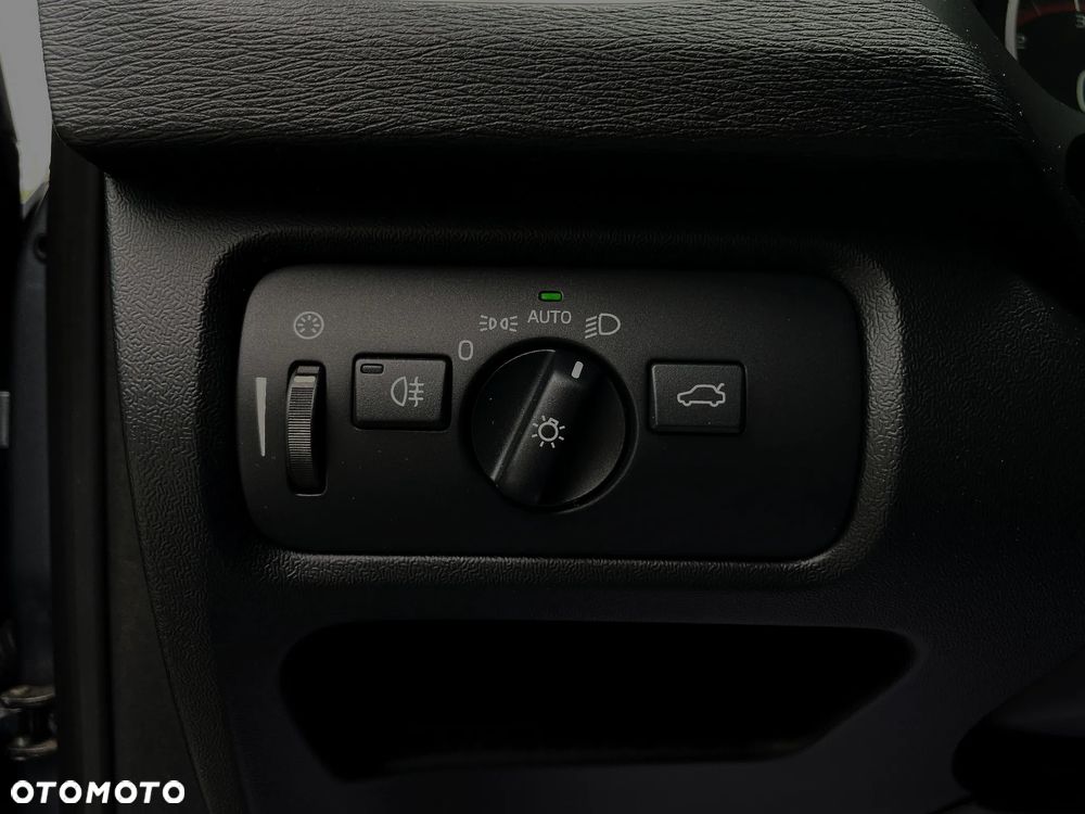 Volvo V40 Cross Country D3 Momentum - 30