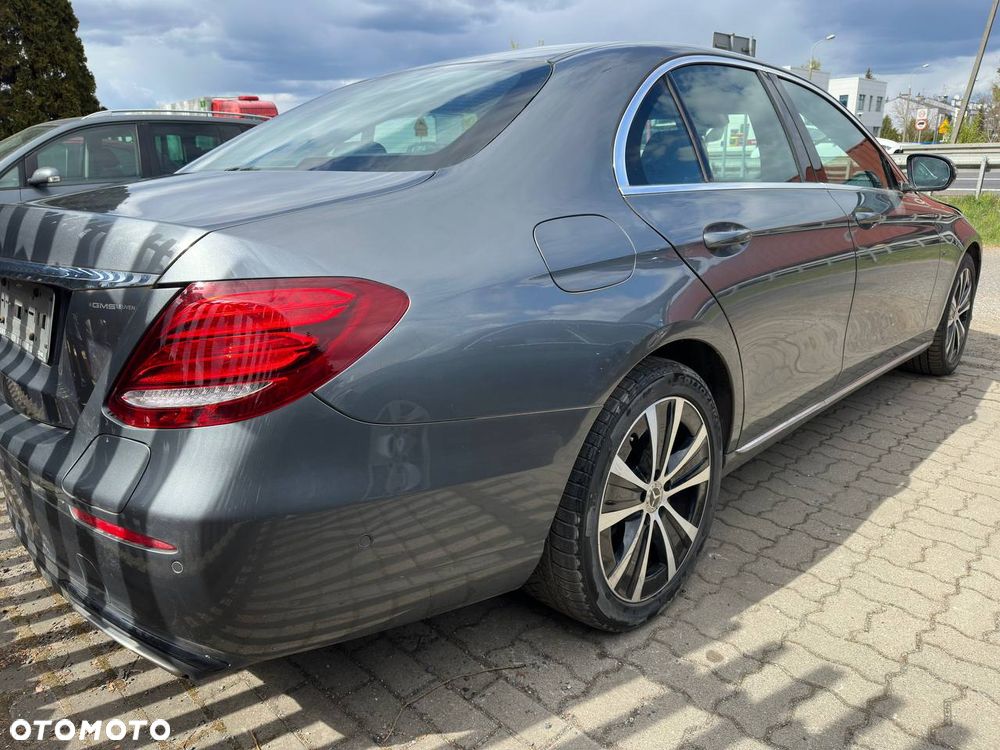 Mercedes-Benz Klasa E 300 de Business Edition - 11