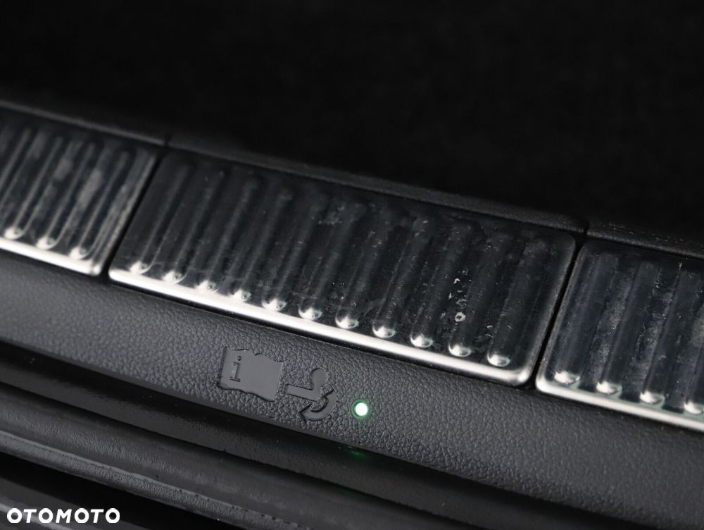 Skoda Superb 2.0 TDI SCR Sportline DSG - 28