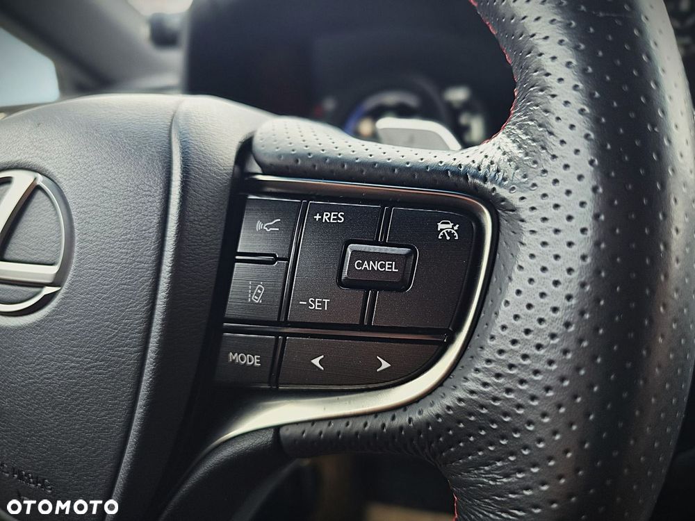 Lexus ES 300h F Sport Edition - 15