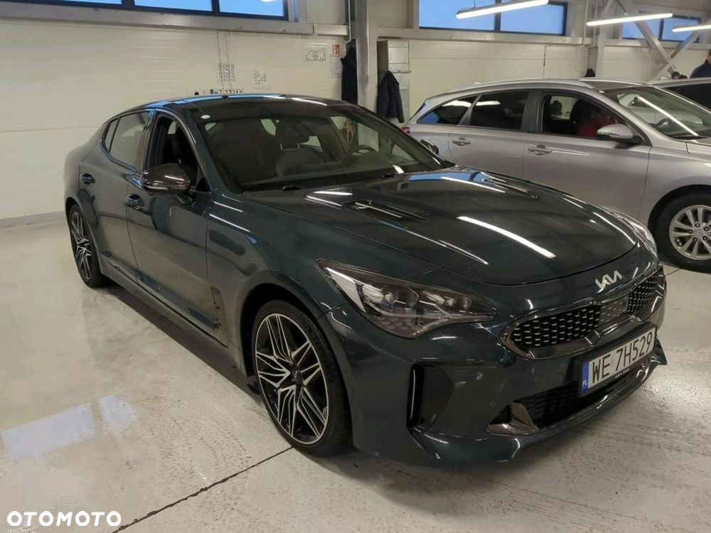 Kia Stinger - 1