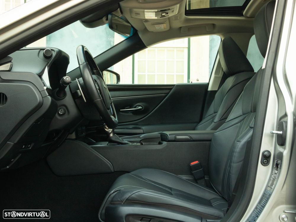 Lexus ES 300h Executive+ - 13