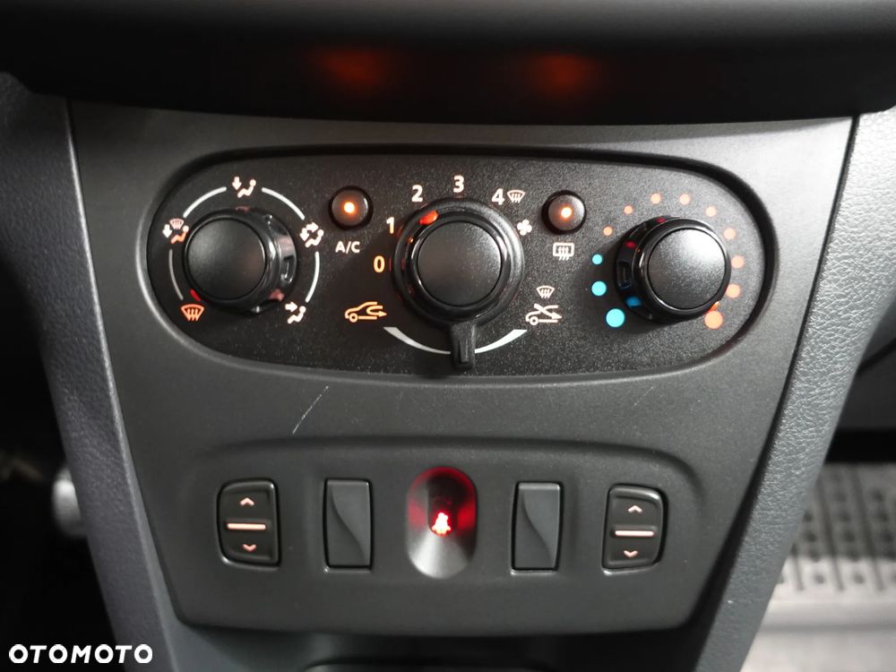 Dacia Sandero 1.2 16V 75 Essentiel - 33