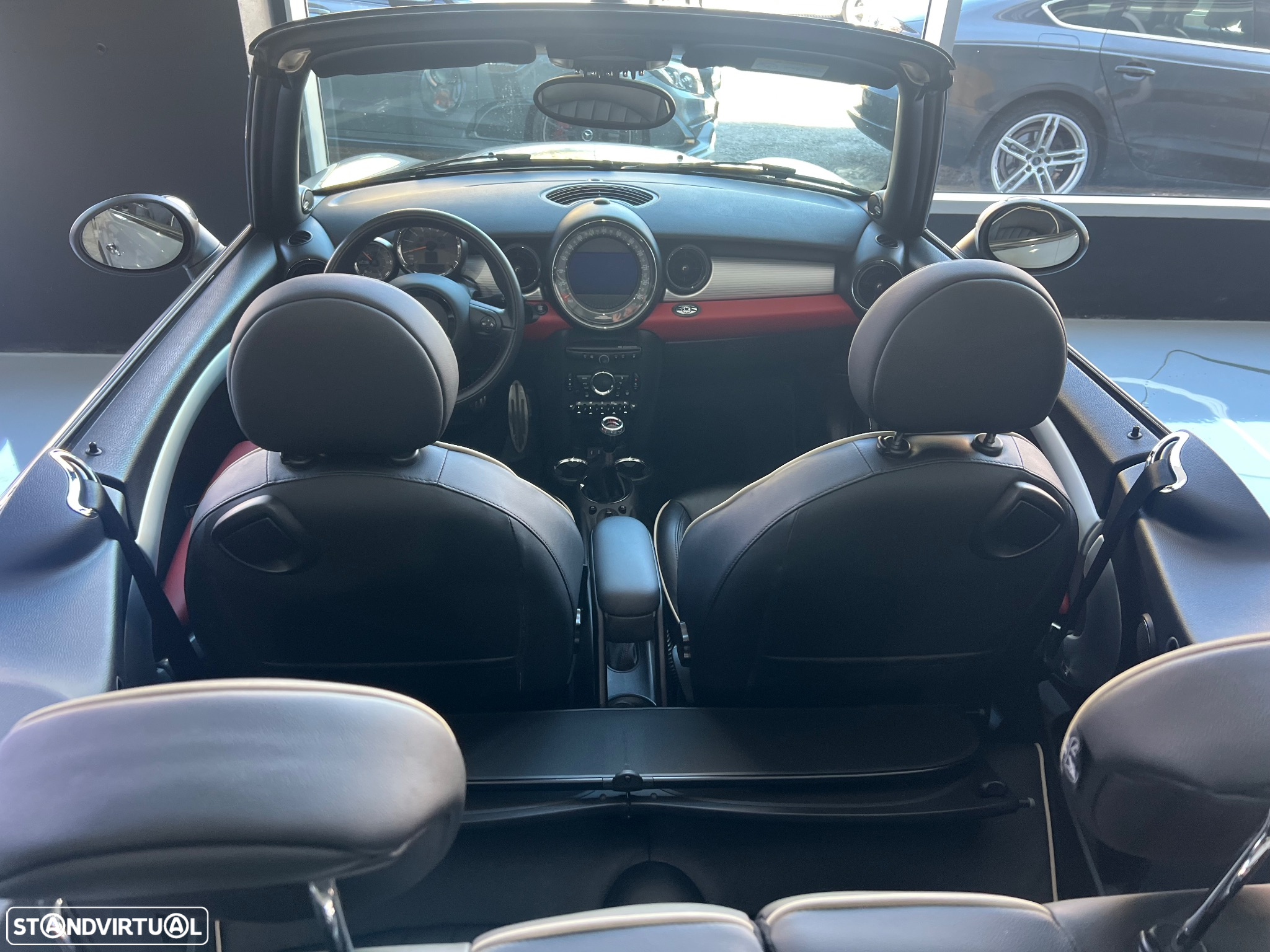 MINI Cabrio John Cooper Works - 32