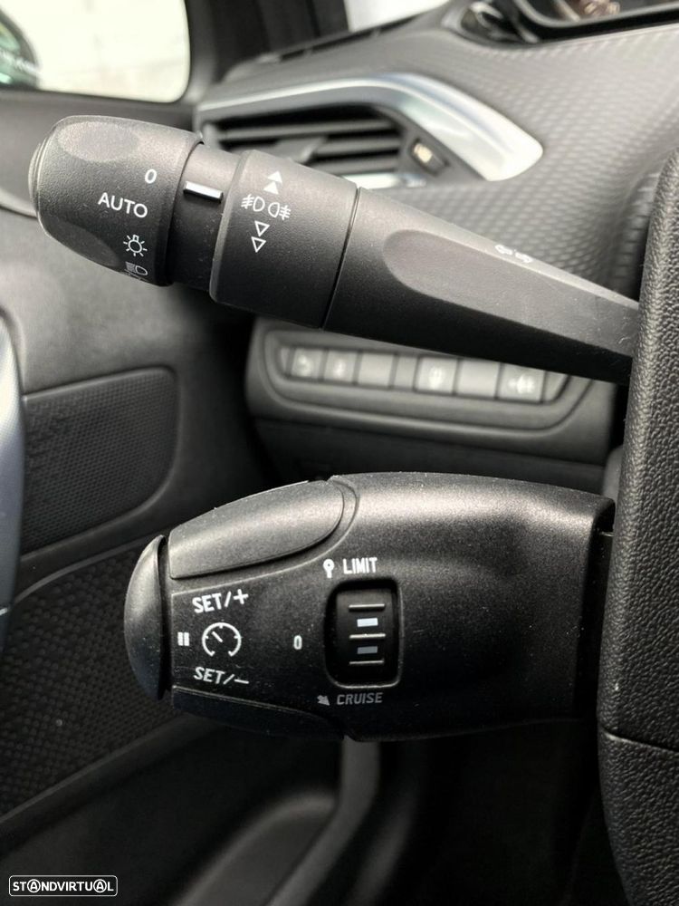 Peugeot 2008 1.2 PureTech Allure - 14