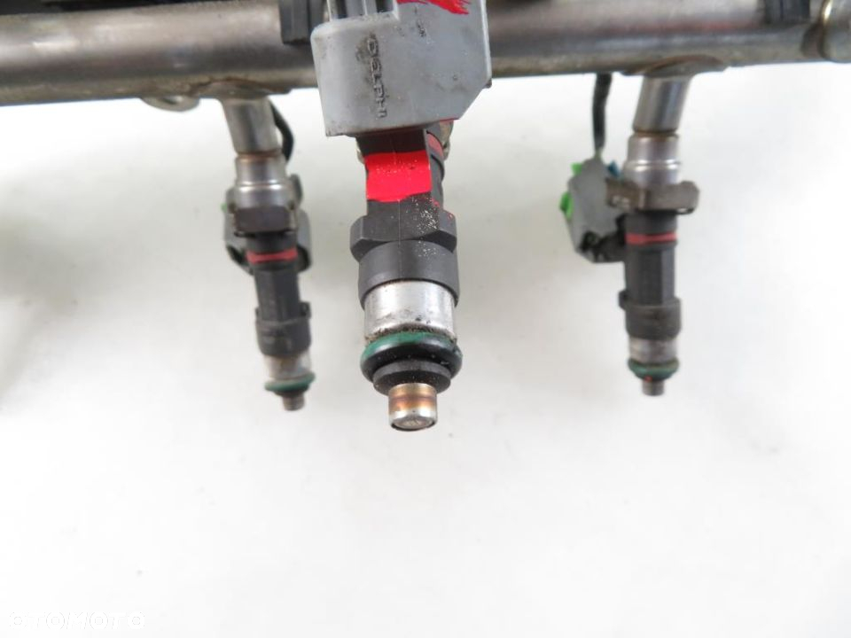 LISTWA WTRYSKOWA GMC ACADIA 3.6 - LY7 12604672 12602221 12603212 LY7 - 8
