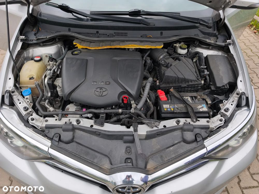 Toyota Auris 1.6 D-4D Premium - 8