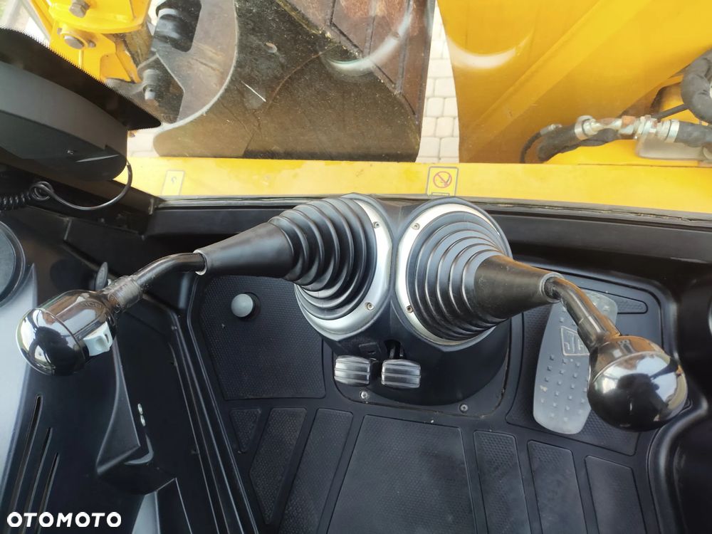 JCB JCB 4CX / RÓWNE KOŁA / TORQUELOCK / POWERSHIFT / SPROWADZONA / - 17