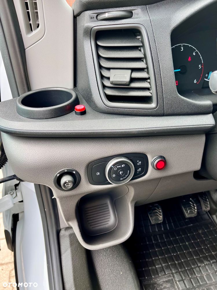 Ford Transit - 25