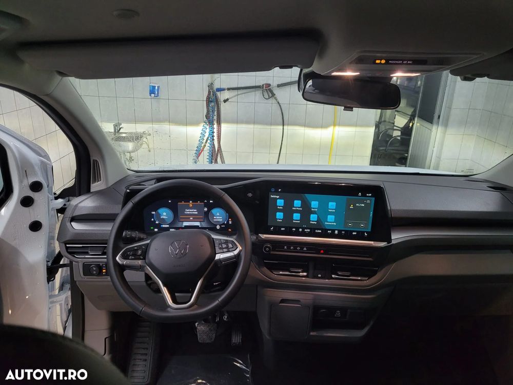 Volkswagen Caravelle - 8