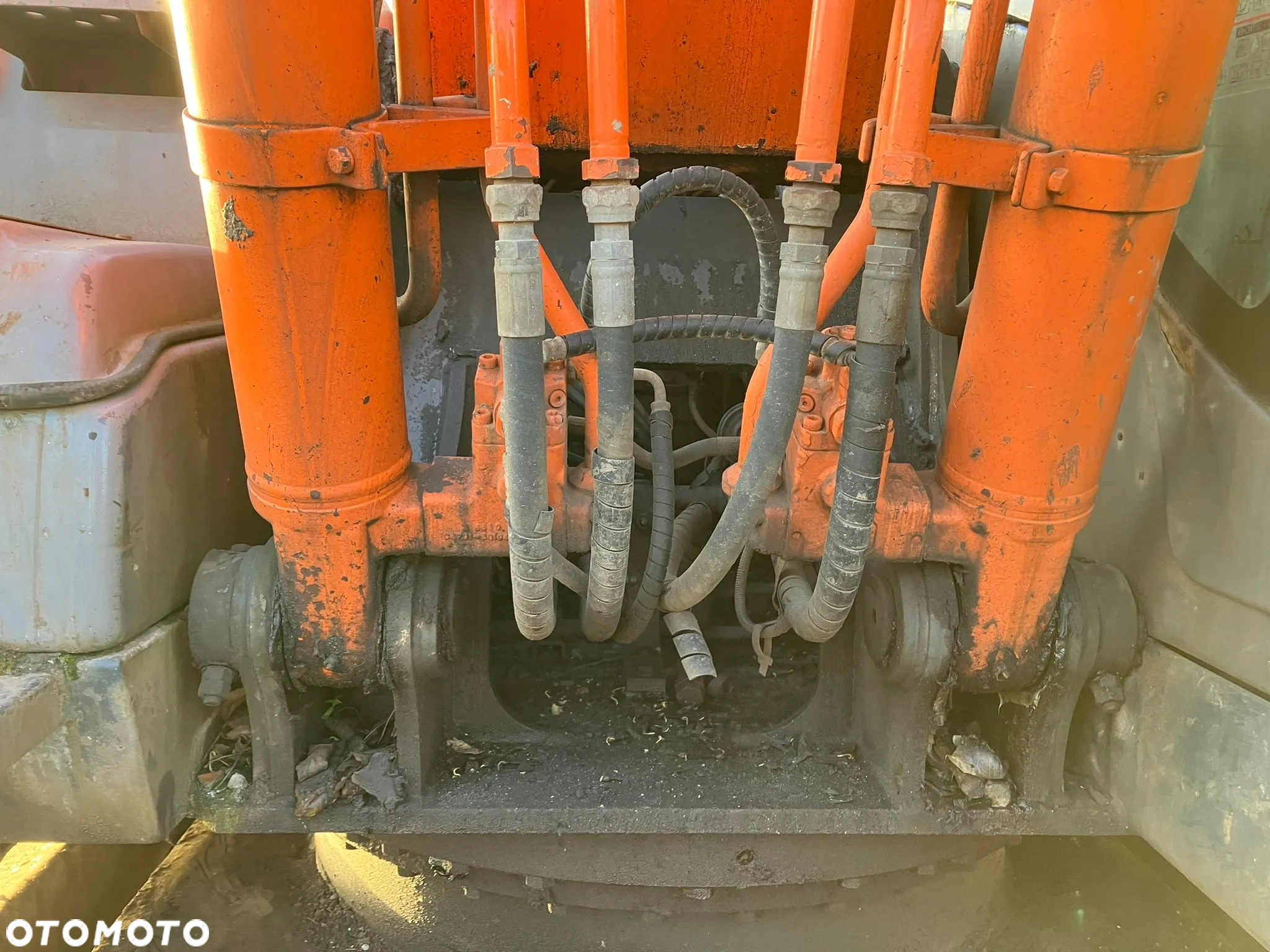 Hitachi ZX210LC-3 - 9