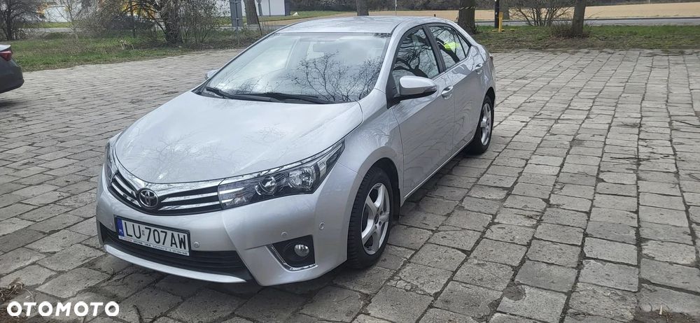 Toyota Corolla 1.6 Premium + - 16