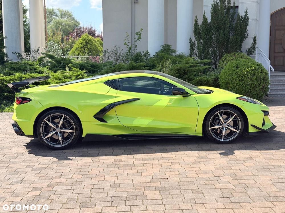 Chevrolet Corvette - 11