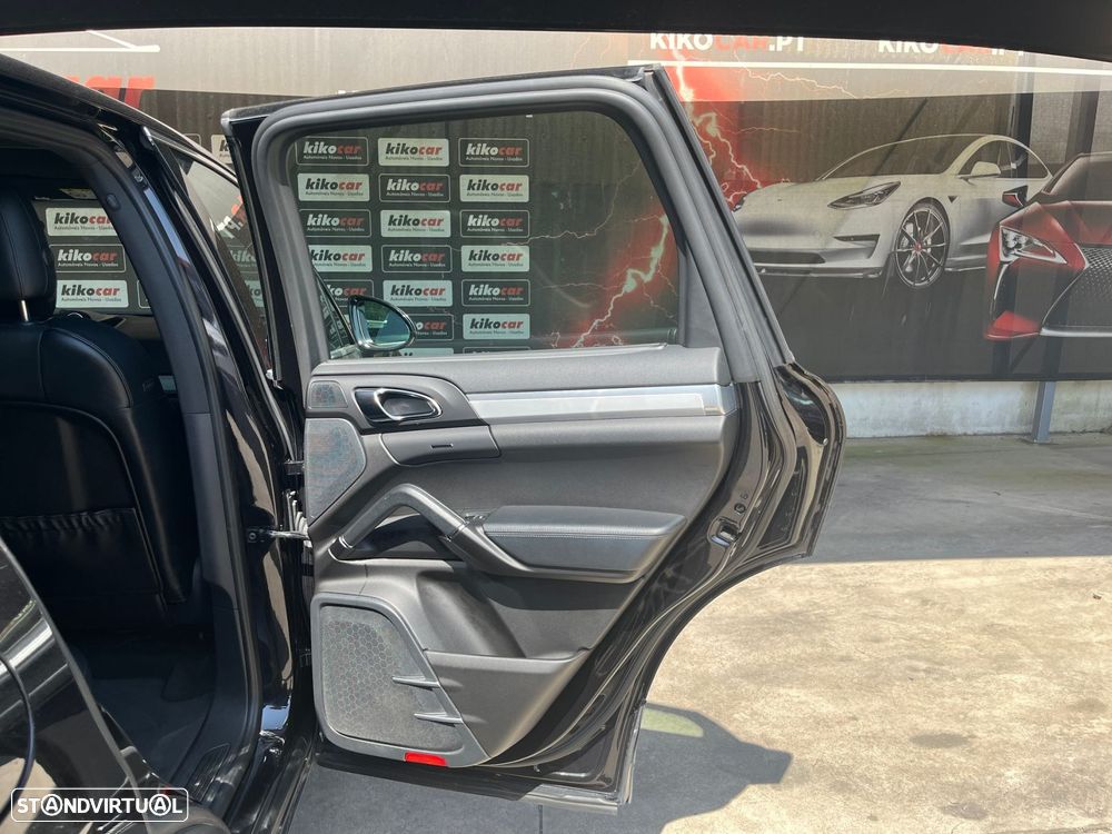 Porsche Cayenne Standard - 51