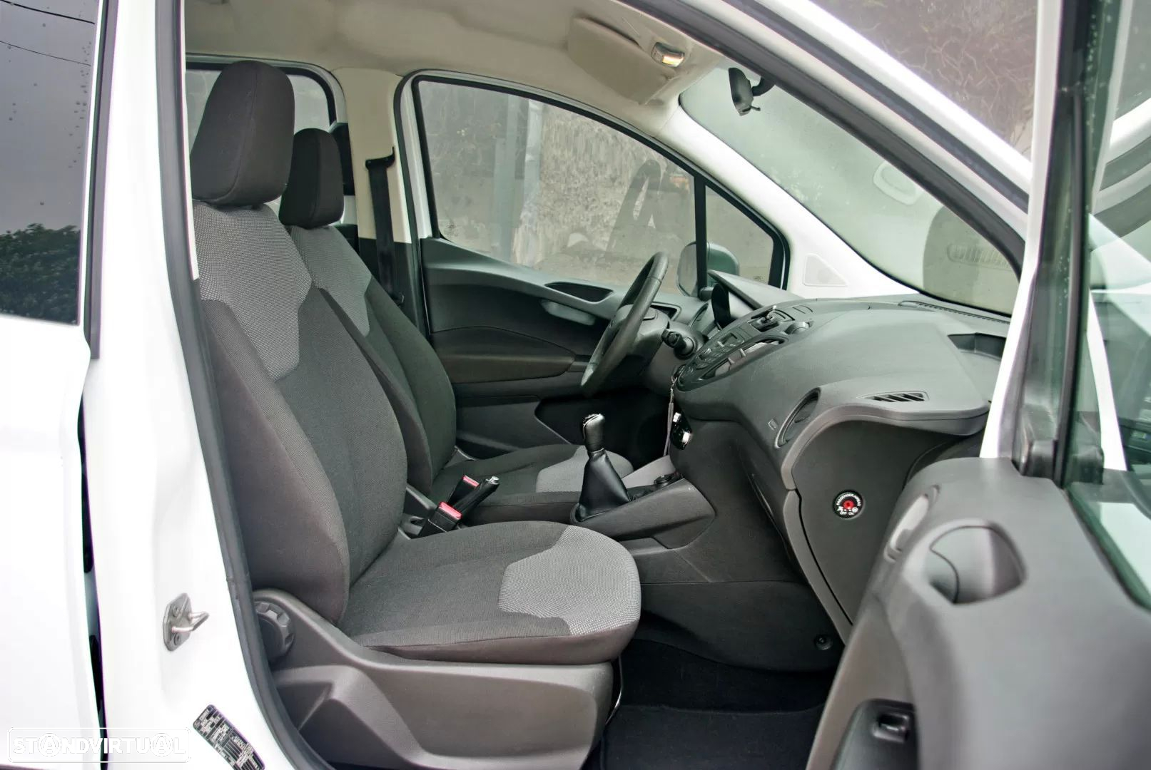 Ford Tourneo Courier 1.5 TDCi Ambiente - 19