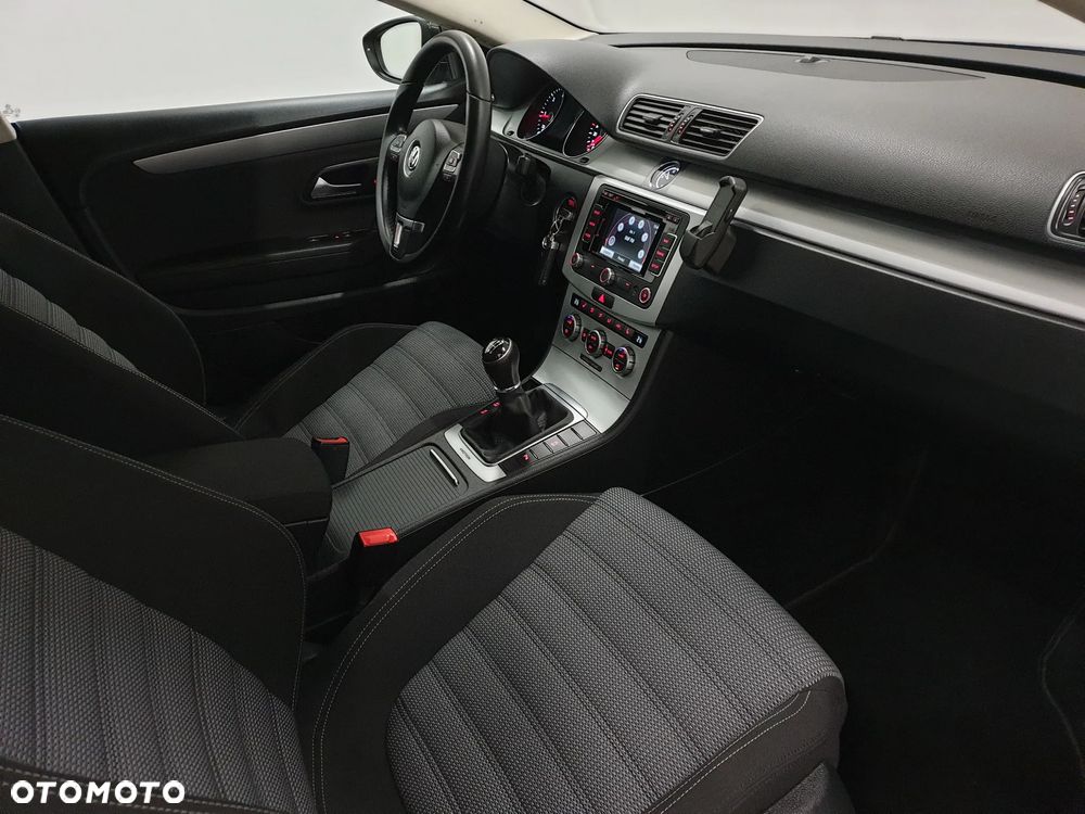 Volkswagen Passat CC - 36